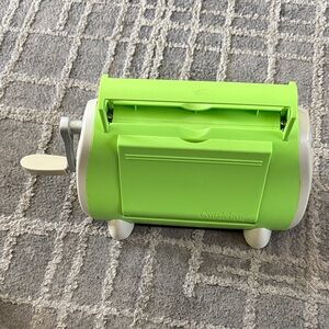 Cuttlebug Die Cut Machine. Machine only Needs Cutting pads